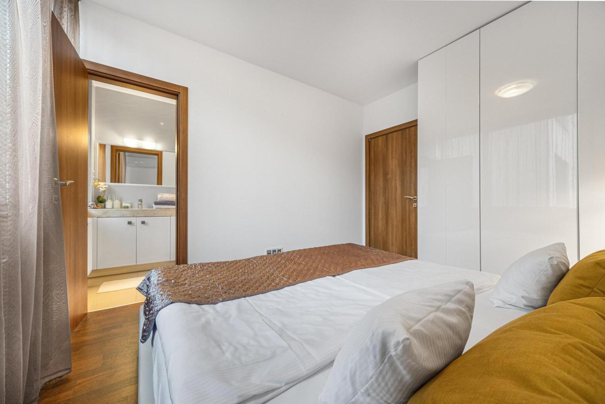 Revon Business Apartment 48 Dunajska Bratislava Exterior foto